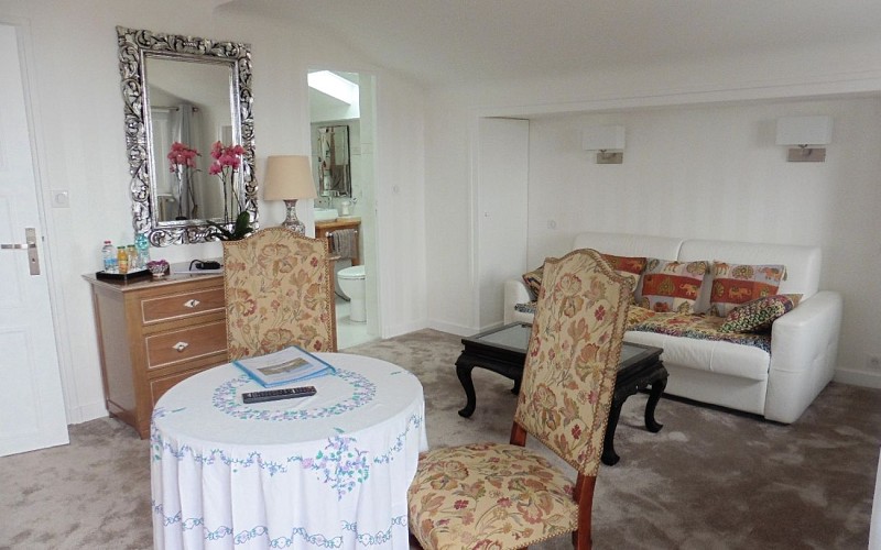 Villa-Erresinolettean-Ciboure-chambre-Hortensia-08-1440x900-2