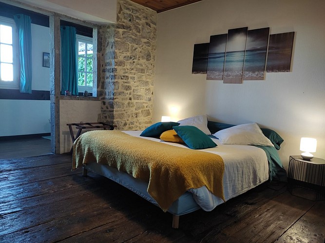 Maison d'hôtes Amphitryon- Chambre Patrimoine avec son salon indépendant