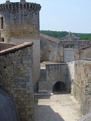 Château des Bernadières cour
