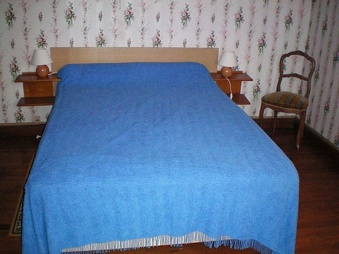 Maison Etchegaray chambre lit double bleu - Osses
