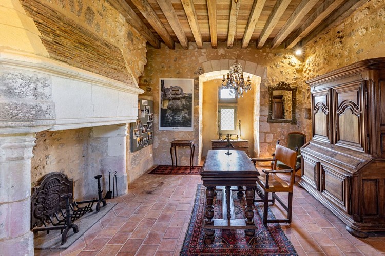 CDT 24 - Château Barrière - Villamblard