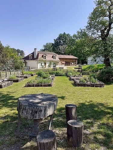 vue-sur-jardin-parcot-echourgnac