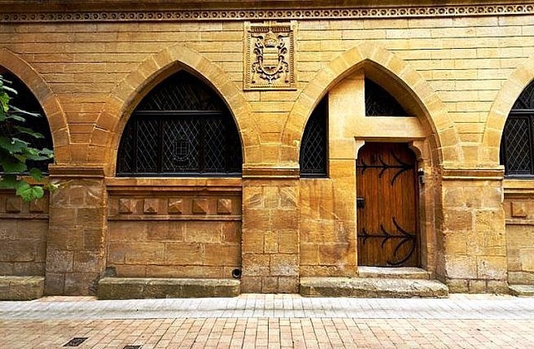 belves-blason-pontifical