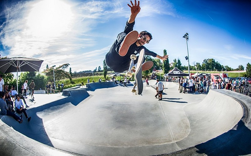 seb-simon-flip-fakie-1440x900