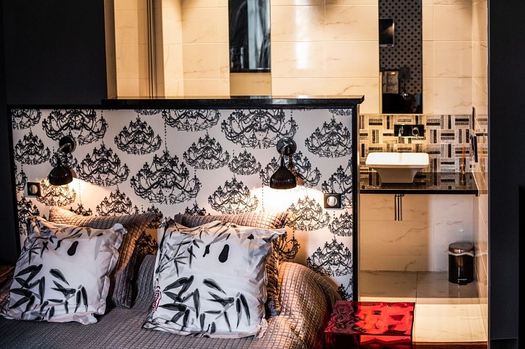 CH poupoupidou vue salle d-eau - Onigourmand (Melancholya)