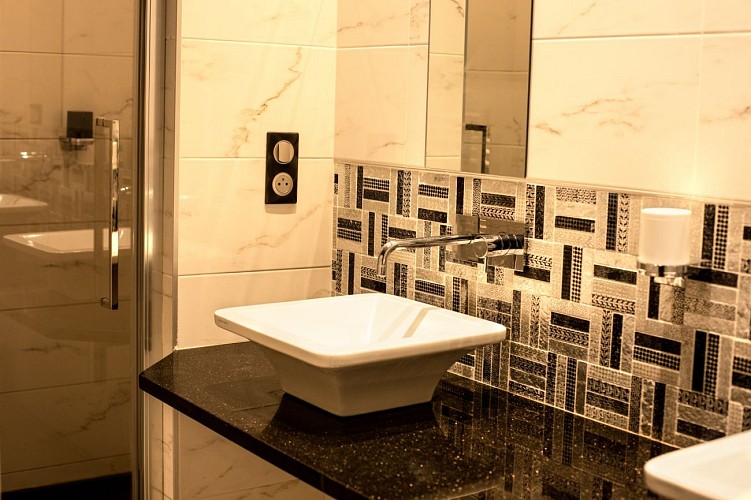 CH poupoupidou Salle d-eau - Onigourmand (Melancholya)