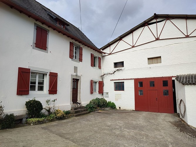 Façade bis Chambre Etxekopaia Garaibie Soule