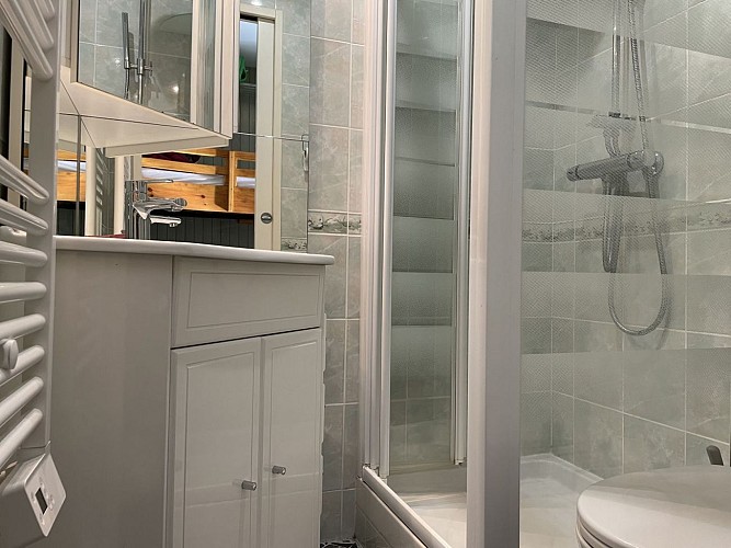 STUDIO BERT - SALLE D'EAU - (©OTHB)