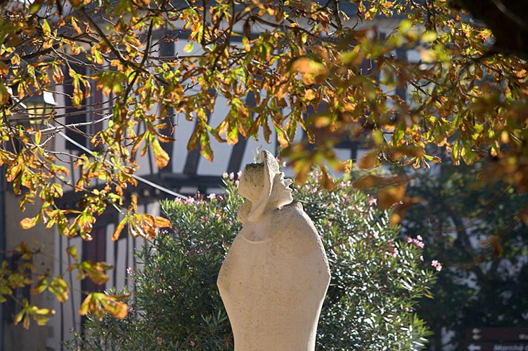 Cyrano---statue-pierre-13---Marc-Delbos