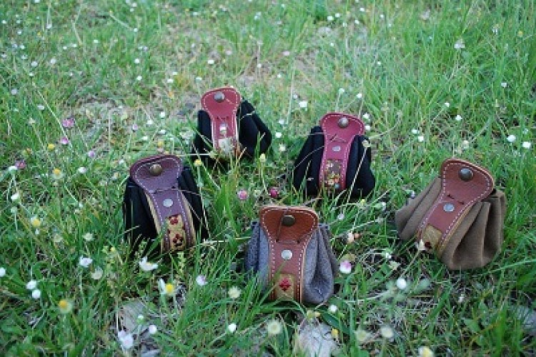 La dame o fleurs bijoux o fleurs et maroquinerie