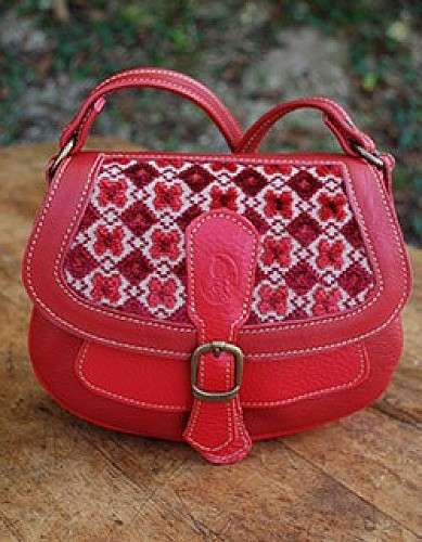 La dame o fleurs bijoux o fleurs et maroquinerie