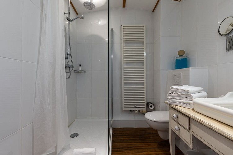 Rubis - Grand Format (4) Salle de Bain chambre 2