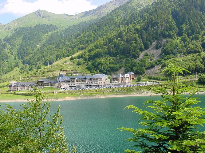 Lac-Fabreges-Village-Ete