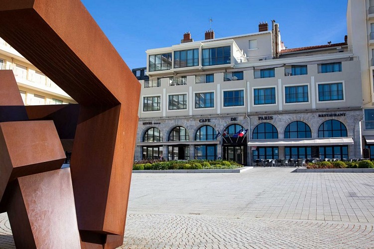 hotel-biarritz-cafe-de-paris-1796-big