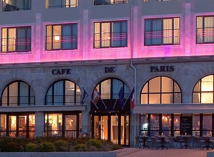 hotel-biarritz-cafe-de-paris-1670-big