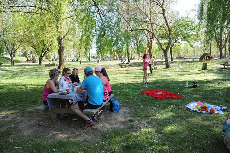 Aire de pique nique Base de loisirs Orthez Biron