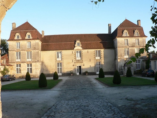 Château de Clauzuroux - Champagne Fontaines - Extérieur jpg