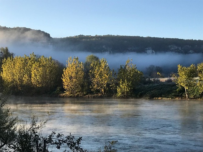 Les-Eyzies-Bord-de-Vezere-Automne-A 2