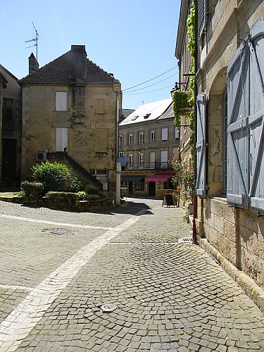 Rue du Bugue 2 - Redimensionnée Sirtaqui