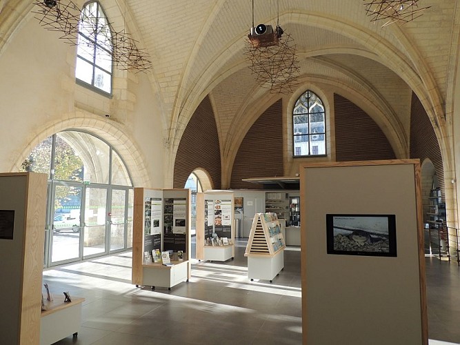 Bureau d'accueil OT PÉRIGORD Dronne Belle à Brantôme intérieur