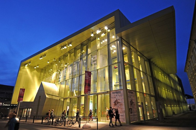 Mediatheque-Andre-Labarrere-4