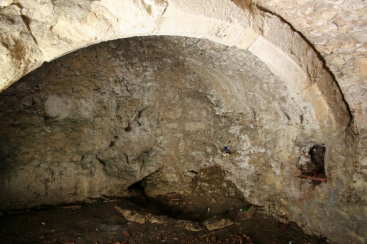 Sous la chapelle des Bois