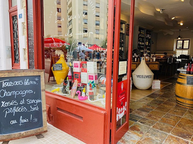 La cave de mon père Biarritz devanture 2