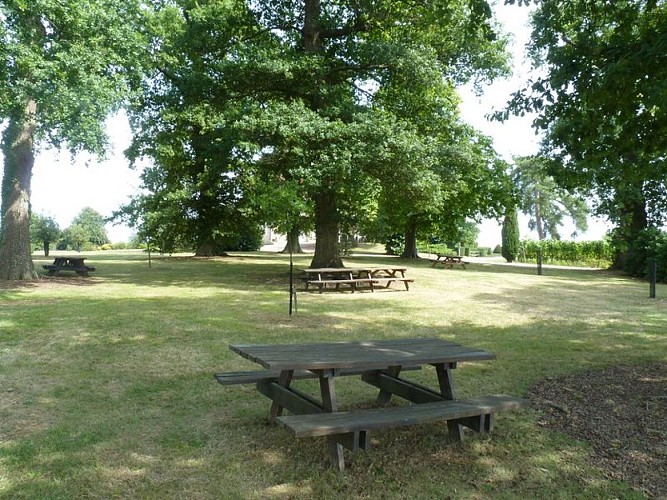 aire pique-nique château crouseilles 3