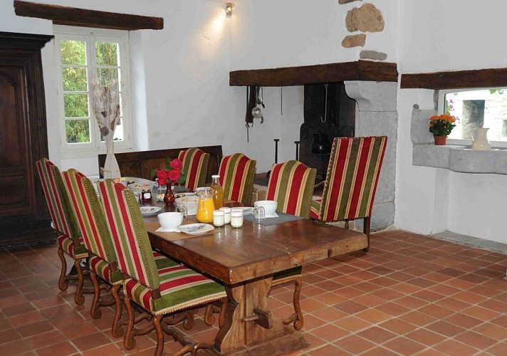 Chambre d'hotes Maison Perpigna photo salle petit déjeuner