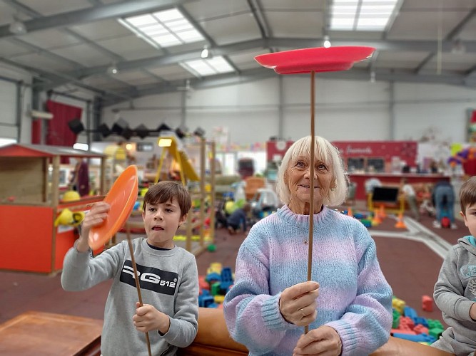 intergeneration-Grenadine