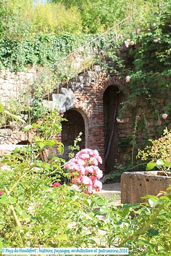 42938086-1740230659439082-1649542693233098752-n