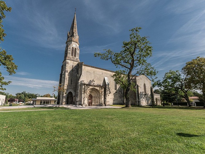Eglise-de-St-Germain-d-Arsac-et-son-porche1