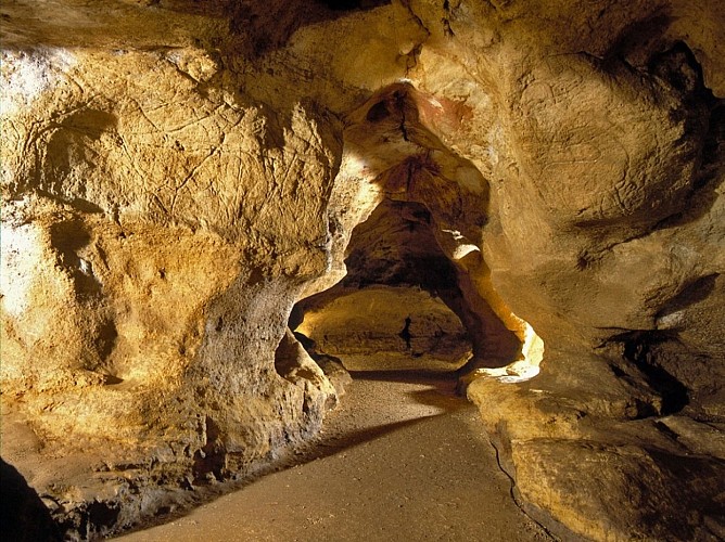 Grotte Pair non Pair Prignac 800x600