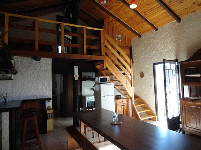 Location Unhassobiscay - Vue séjour et cuisine - Béhorléguy