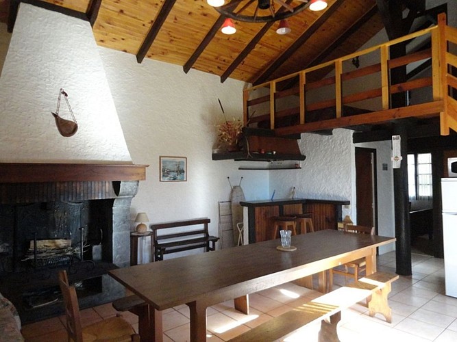 Location Unhassobiscay - Séjour et cheminée - Béhorléguy