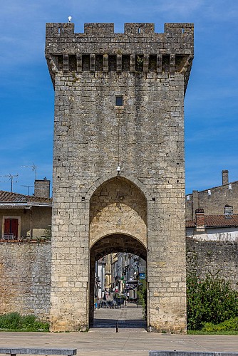 -D-Darrault-Petites-Cites-de-Caractere-Porte de la mer