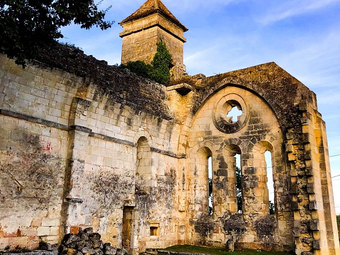 Ruines de l'église templière de Montarouch