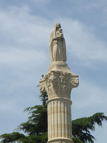 Colonne à la Vierge de Saint-Yzans-de-Médoc