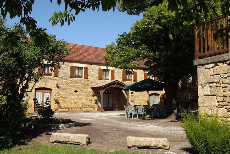 Ferme-auberge-des-Genestes-2