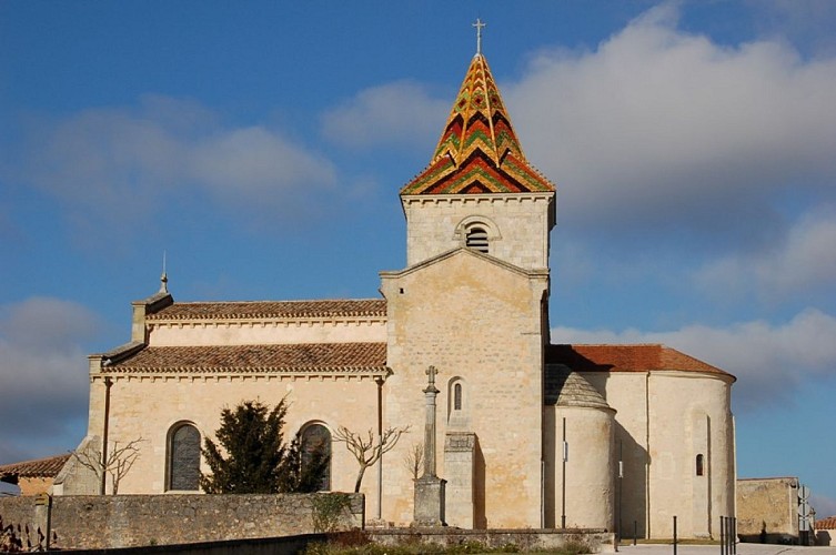 eglise-saint-pierre-cars-800x600-clocher---credit-Blaye-tourisme