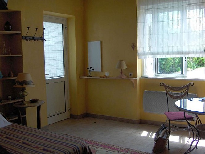 Larre-maisonnette-entree-salon-St-Jean-Pied-de-Port©otgb