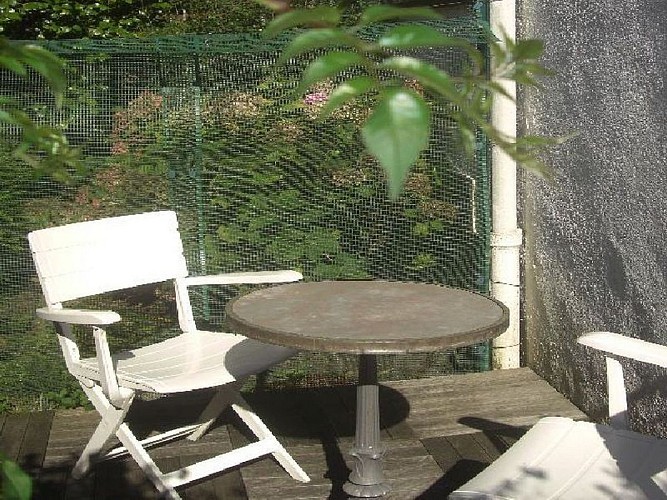 Larre-maisonnette-coin terrasse-St-Jean-Pied-de-Port©larre