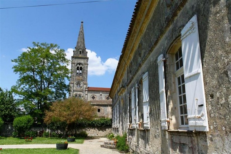 eglise-St-Paul-de-Blaye-800x600-presbytere