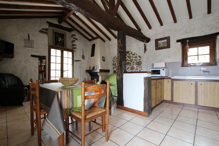 Maison Etcheverry A espace repas - St Jean Le Vieux