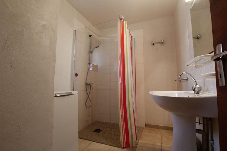 Maison Etcheverry A salle de douche - St Jean Le Vieux