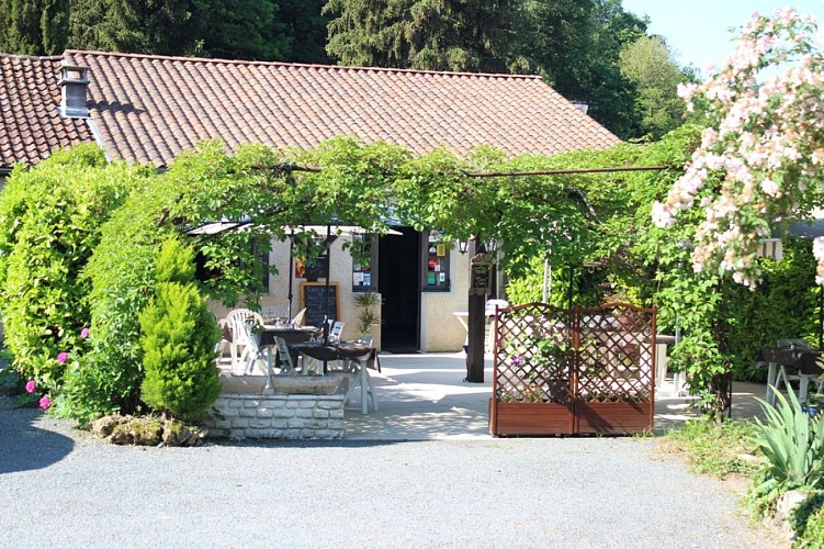 2018-terrasse-relais-de-gabillou-sourzac--1--2