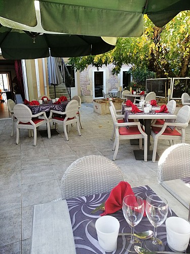 Eclade-restaurant-terrasse
