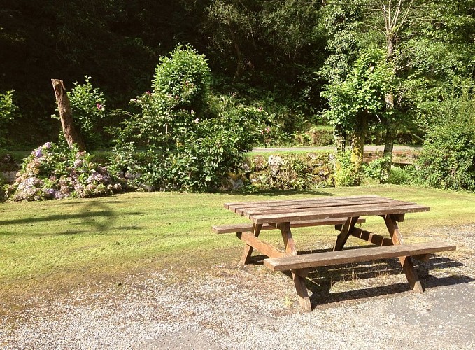 extérieur table maison Haristoy Soule Licq Atherey Pays Basque