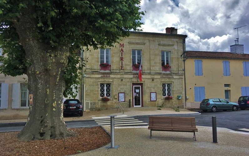 Village_Villandraut_Mairie_4_800