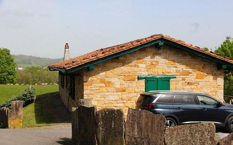 parkingSud et moutons 1440 x 900